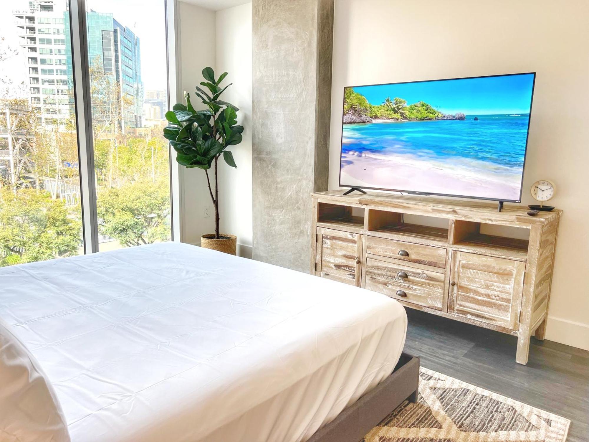 Stunning Apartment By Petco Park! Сан Диего Екстериор снимка
