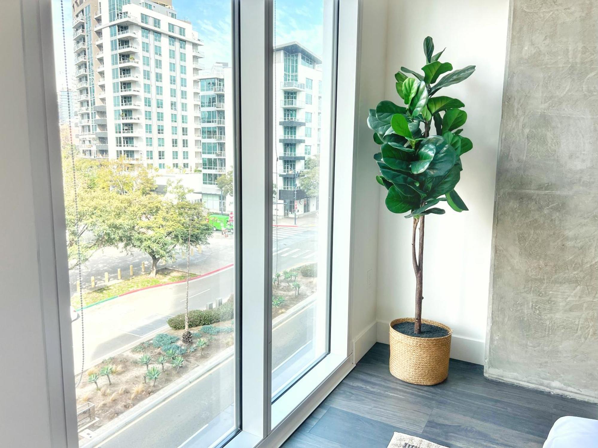 Stunning Apartment By Petco Park! Сан Диего Екстериор снимка
