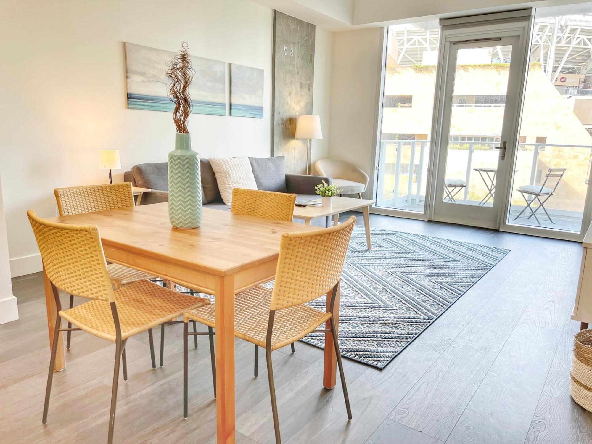 Stunning Apartment By Petco Park! Сан Диего Екстериор снимка