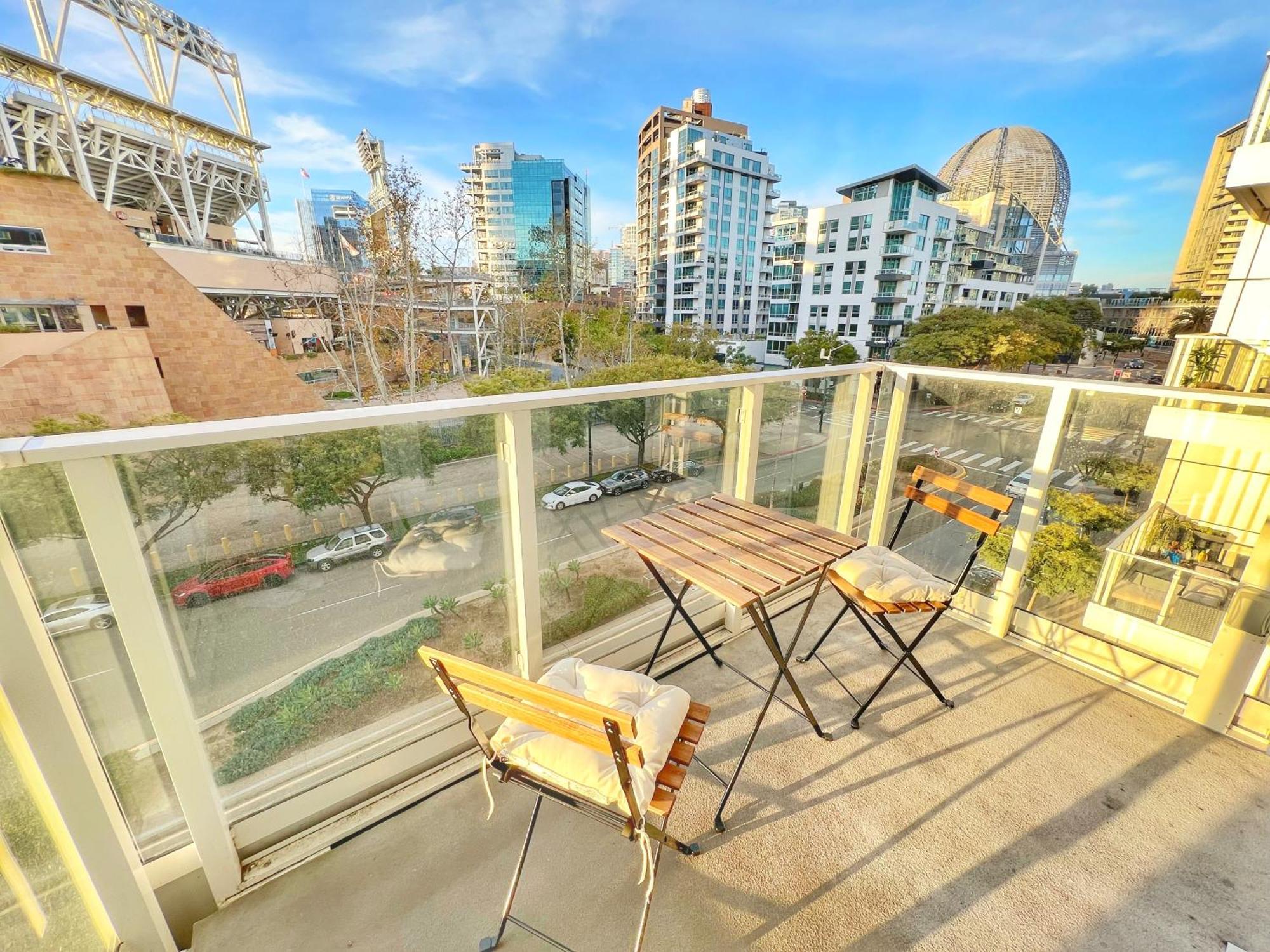 Stunning Apartment By Petco Park! Сан Диего Екстериор снимка