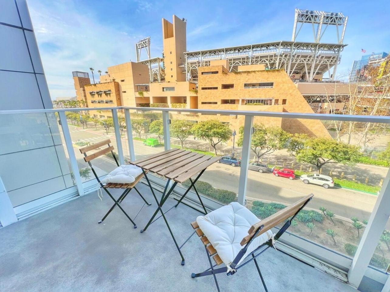 Stunning Apartment By Petco Park! Сан Диего Екстериор снимка