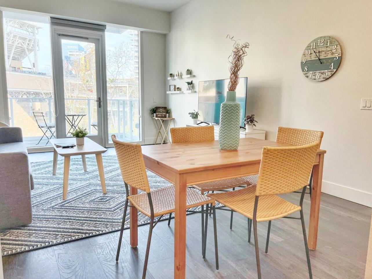 Stunning Apartment By Petco Park! Сан Диего Екстериор снимка