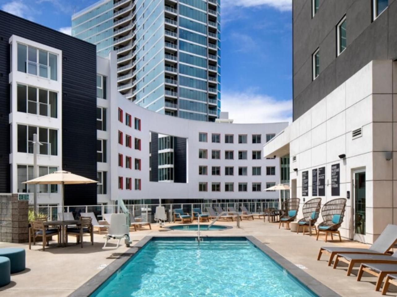 Stunning Apartment By Petco Park! Сан Диего Екстериор снимка